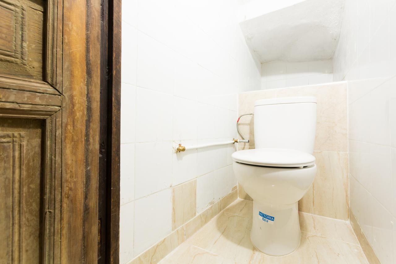 Hostal Earth *
