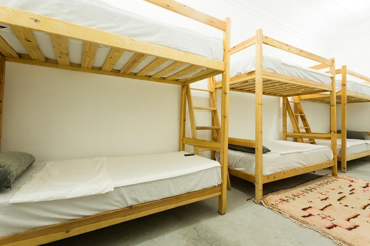 Hostal Earth *