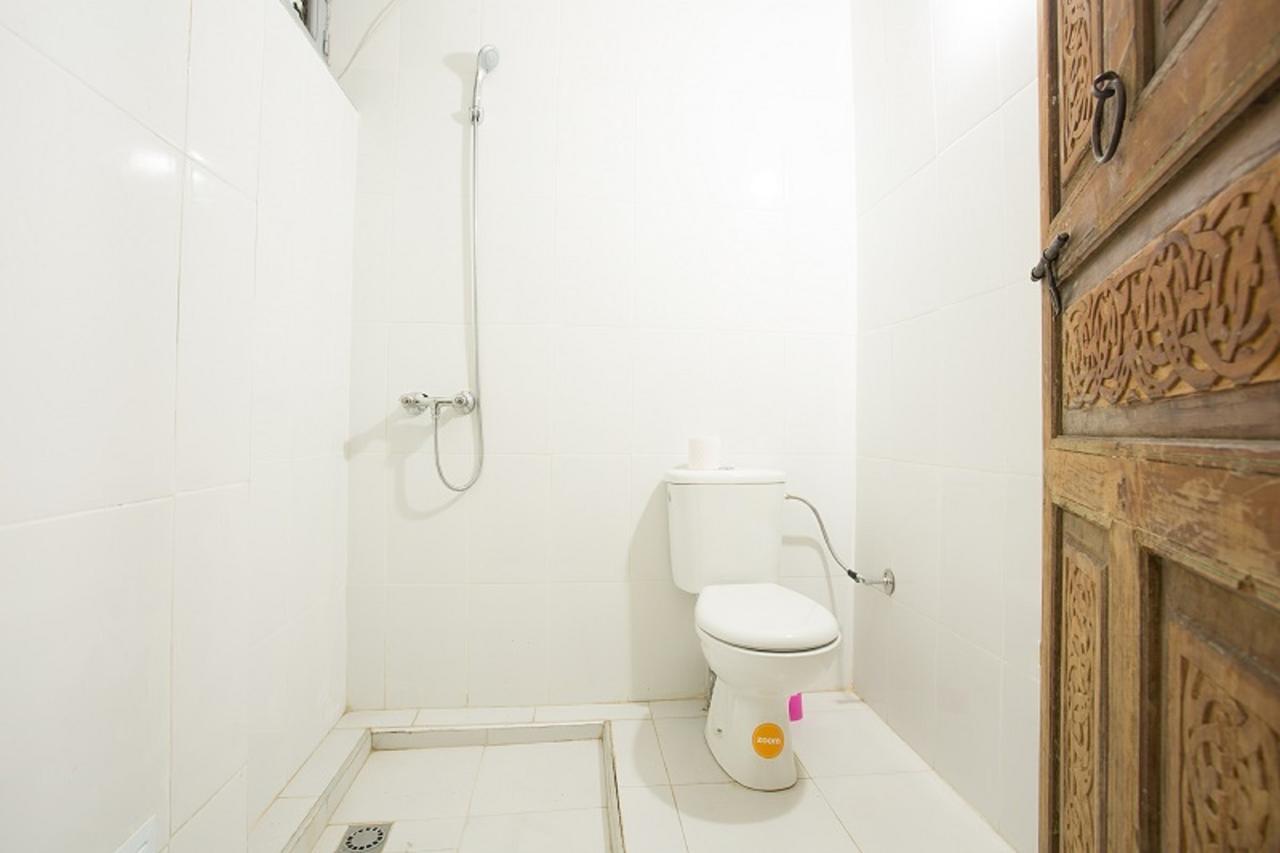 Hostal Earth *
